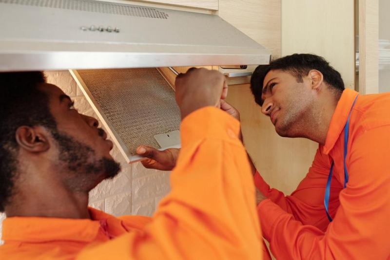Installer une hotte pr&egrave;s de Fondettes change l'&eacute;lectricit&eacute; de la cuisine.